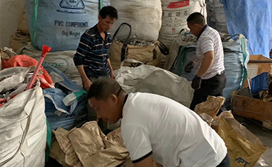 91免费黄色国产软件金属工作场景